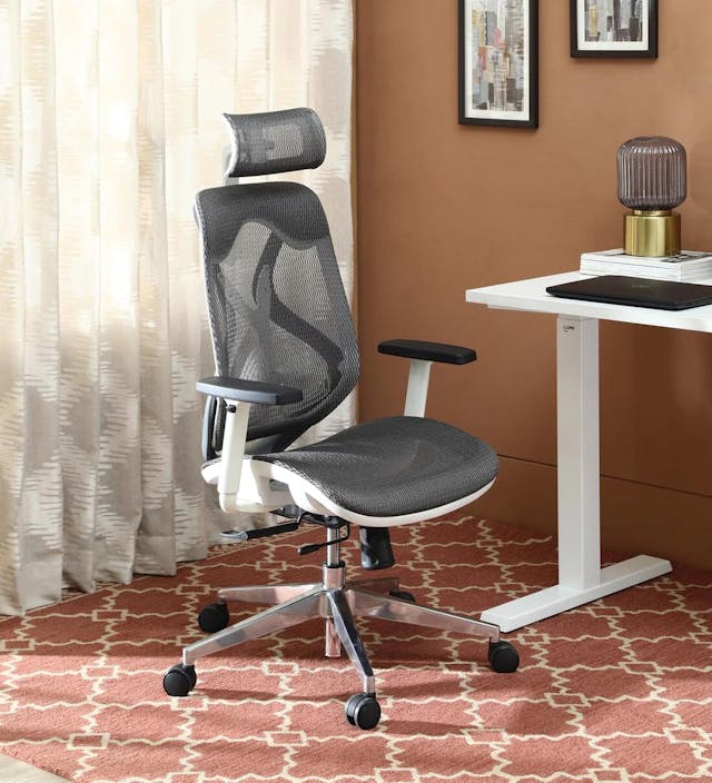 Office Chairs for corporate offices by Woodware